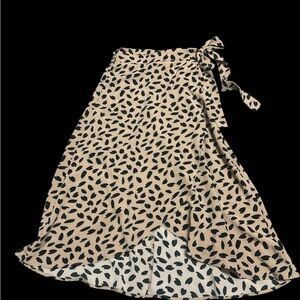 Stylish Tan and Black Wrap Skirt